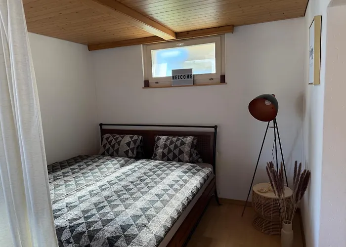 With And Mountain View דירה